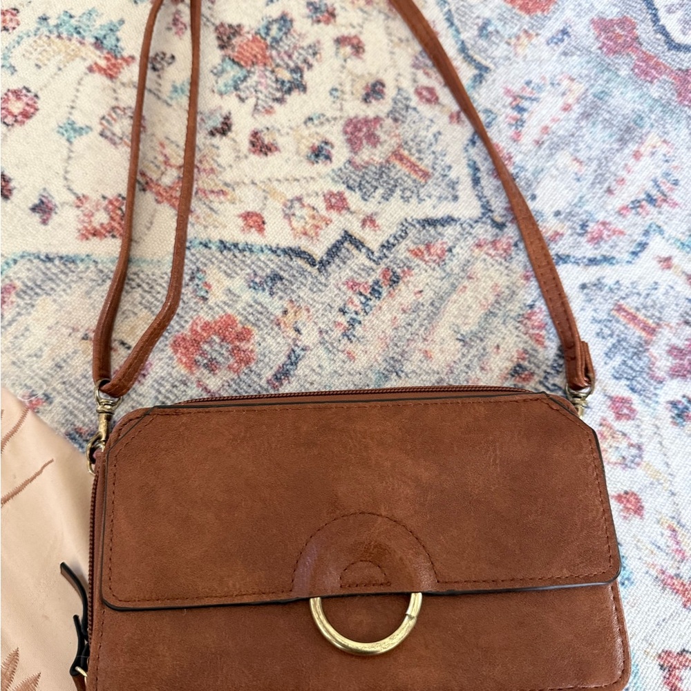 Bueno Brown Leather Crossbody Wallet
